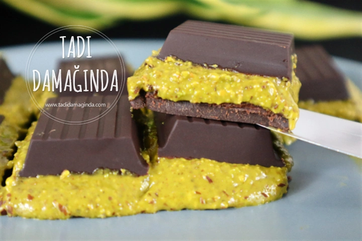 Antep Fıstığı Dolgulu Glütensiz Rafine Şekersiz Vegan Çikolata