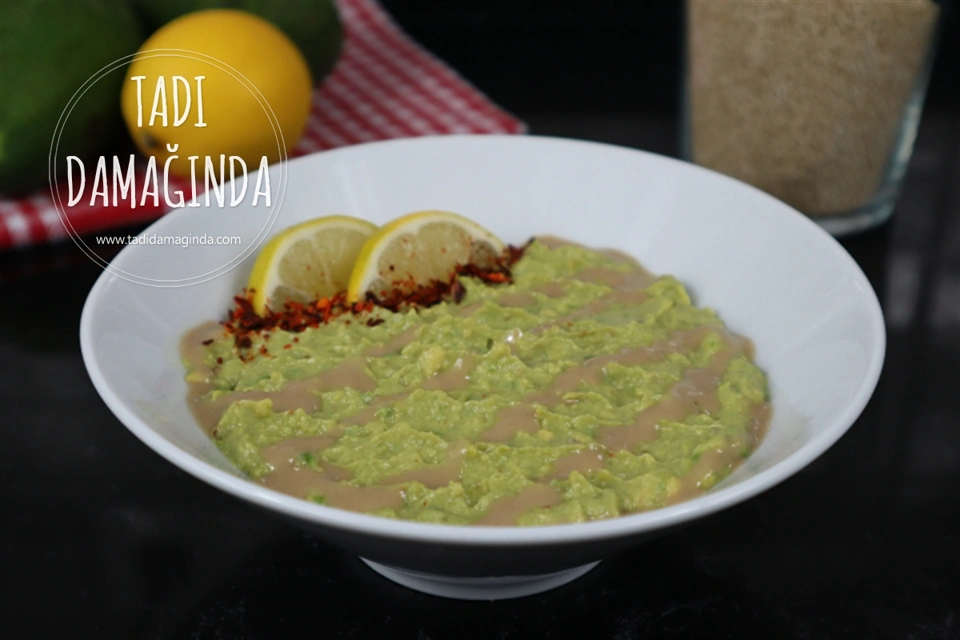 Humus Tadında Tahinli Avokado Ezmesi