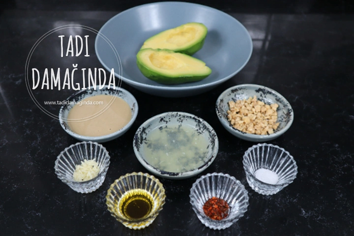Humus Tadında Tahinli Avokado Ezmesi