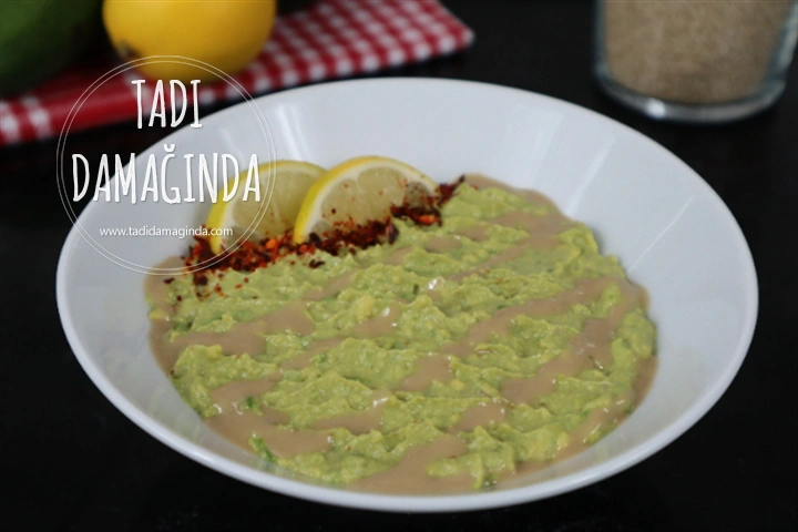 Humus Tadında Tahinli Avokado Ezmesi