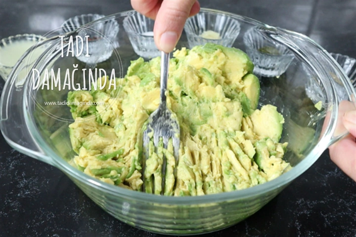 Naneli Kekikli Avokado Ezmesi
