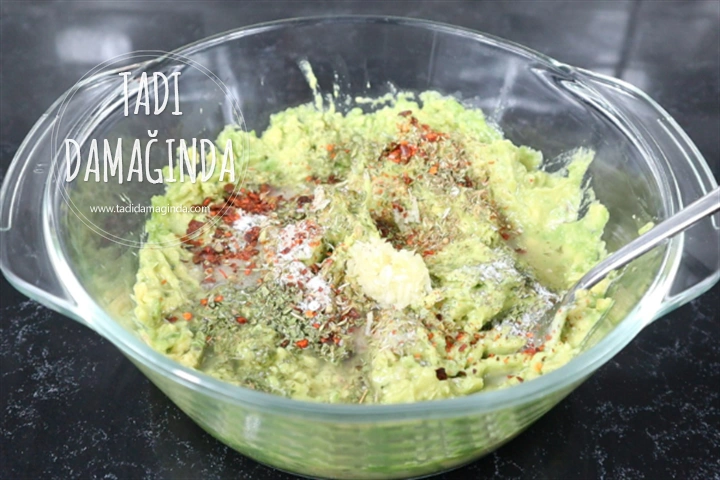 Naneli Kekikli Avokado Ezmesi