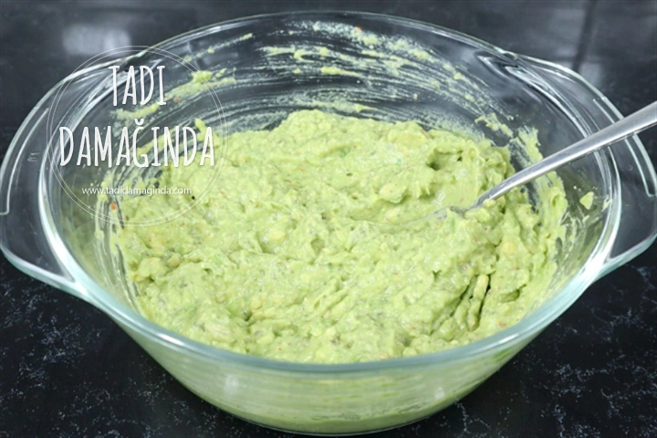 Naneli Kekikli Avokado Ezmesi