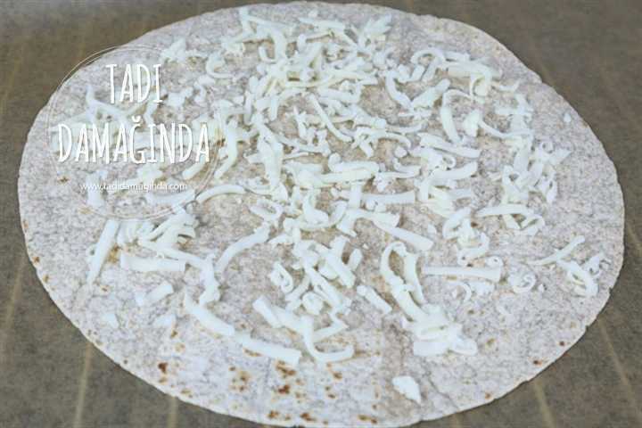 Kaşar Dolgulu Lavaş Pizza