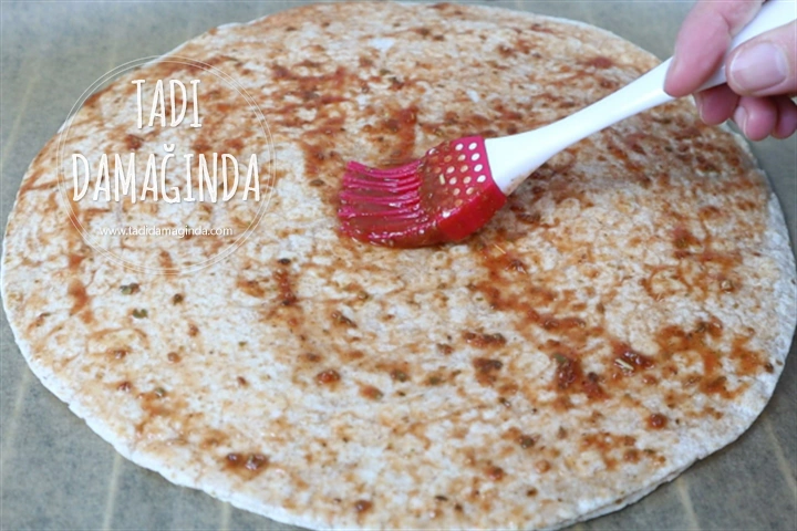 Kaşar Dolgulu Lavaş Pizza