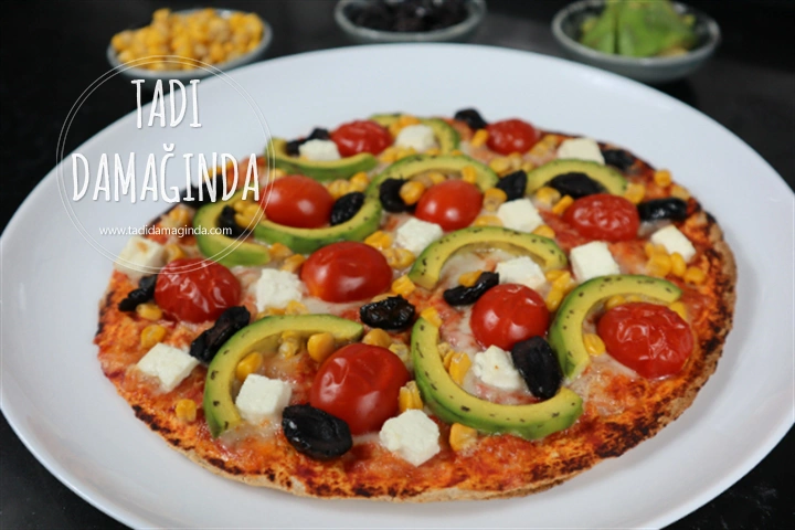 Avokadolu Lavaş Pizza