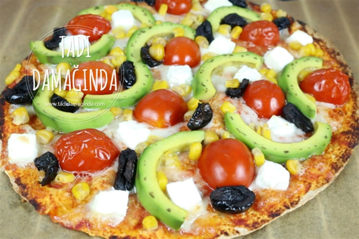 Avokadolu Lavaş Pizza
