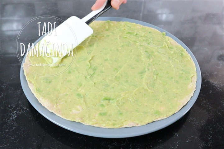 Lavaş Üstü Avokadolu Yumurta