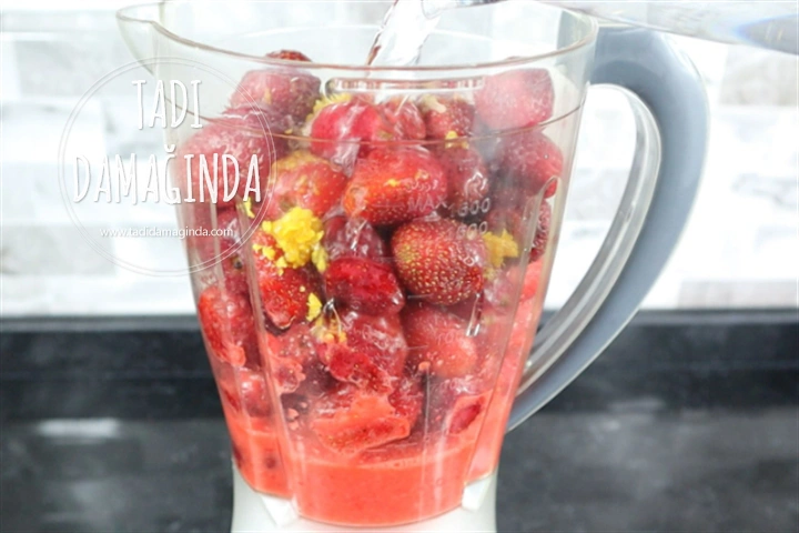 Şekersiz Çilekli Limonata