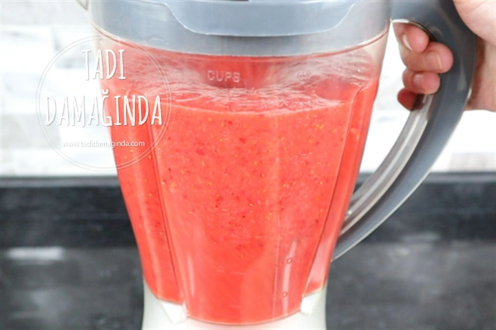 Şekersiz Çilekli Limonata