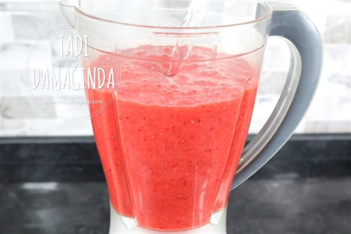 Şekersiz Çilekli Limonata