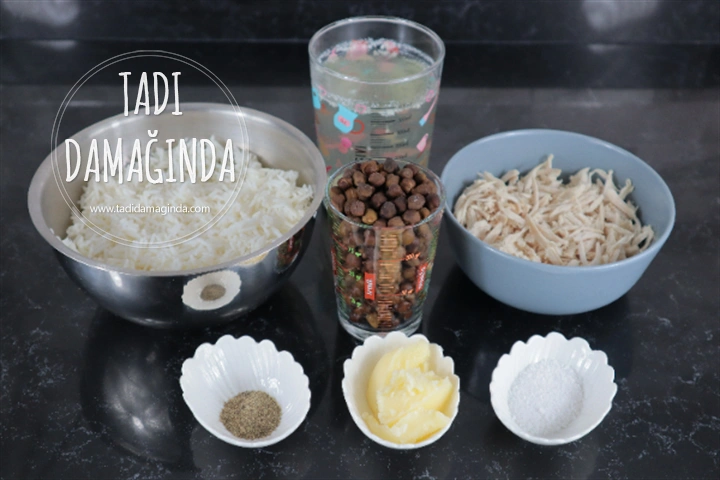 Siyah Nohutlu Tavuklu Pilav