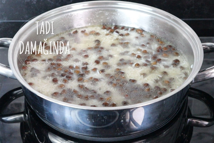 Siyah Nohutlu Tavuklu Pilav