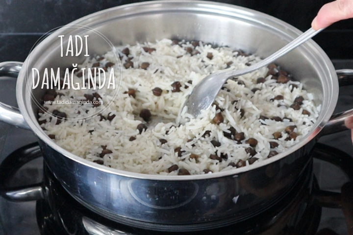 Siyah Nohutlu Tavuklu Pilav