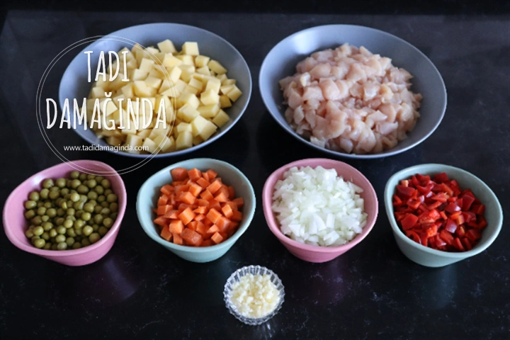 Fırında Pratik Sebzeli Tavuk