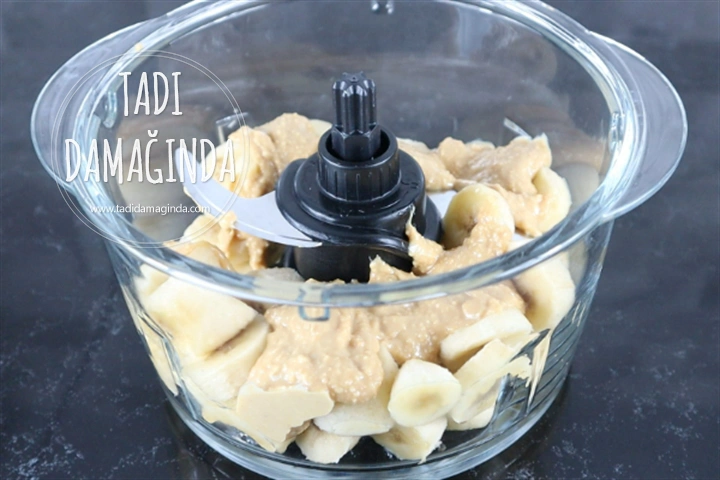 2 Malzemeli Fıstık Ezmeli Muz Dondurması