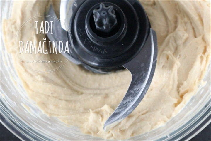 2 Malzemeli Fıstık Ezmeli Muz Dondurması