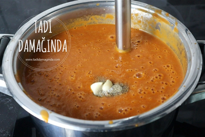 Bitkisel Sütlü ve Glütensiz Kuru Domates Çorbası