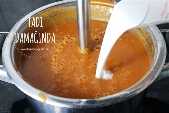 Bitkisel Sütlü ve Glütensiz Kuru Domates Çorbası