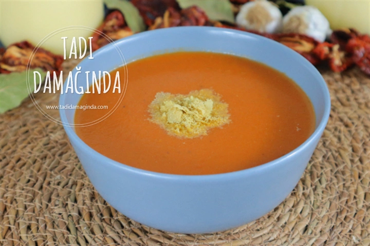 Bitkisel Sütlü ve Glütensiz Kuru Domates Çorbası