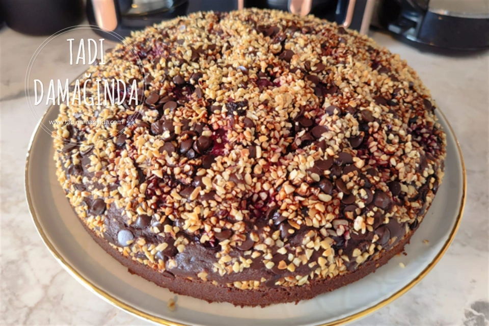 Vişneli Çikolatalı Kakaolu Kek