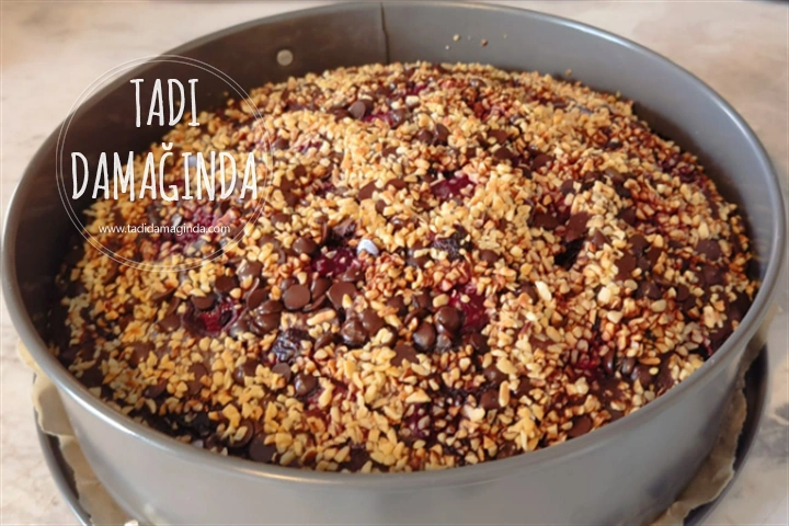 Vişneli Çikolatalı Kakaolu Kek