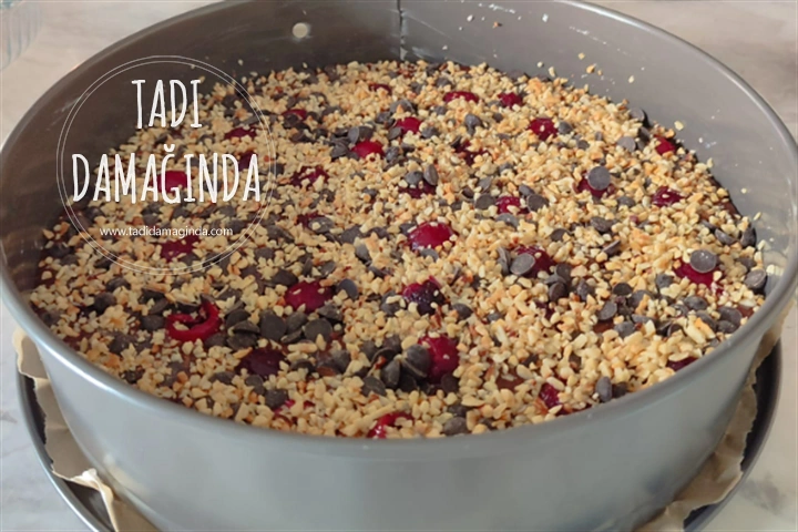 Vişneli Çikolatalı Kakaolu Kek