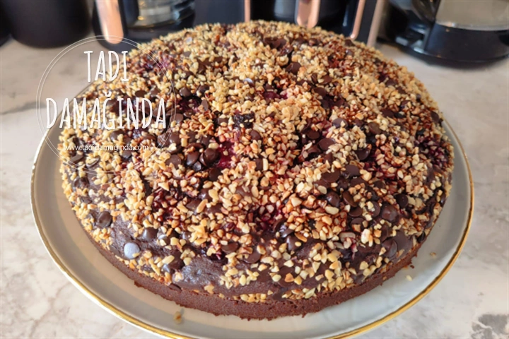 Vişneli Çikolatalı Kakaolu Kek