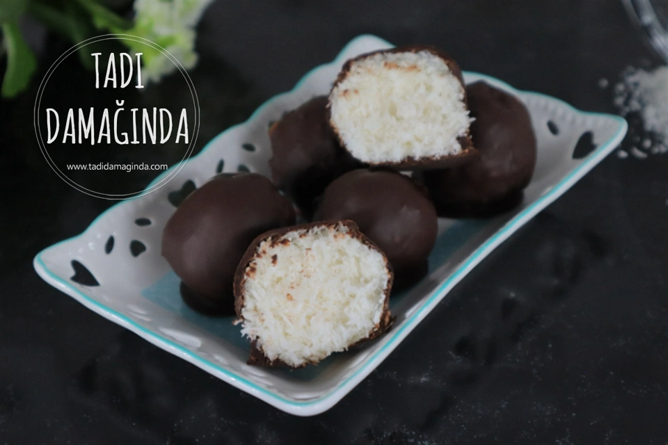 Çikolata Kaplı Labneli Hindistan Cevizi Topları