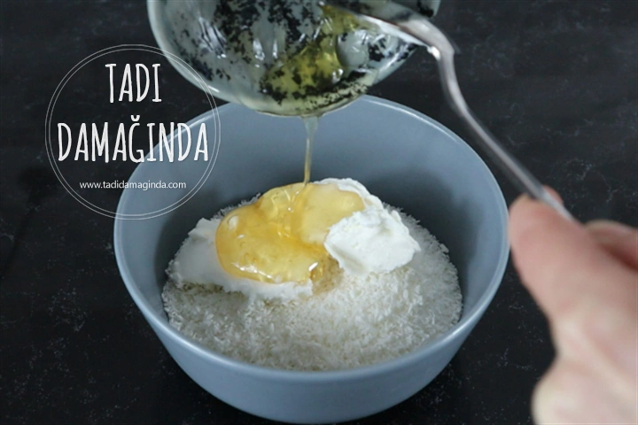 Çikolata Kaplı Labneli Hindistan Cevizi Topları