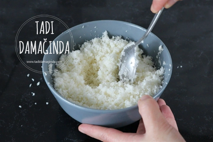 Çikolata Kaplı Labneli Hindistan Cevizi Topları