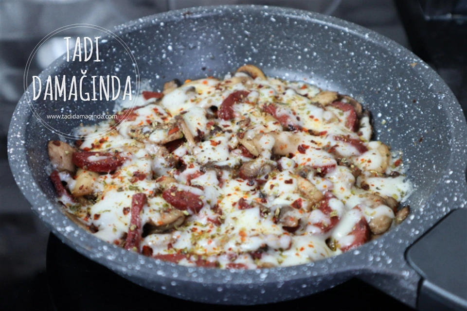 Kaşarlı Sucuklu Mantar