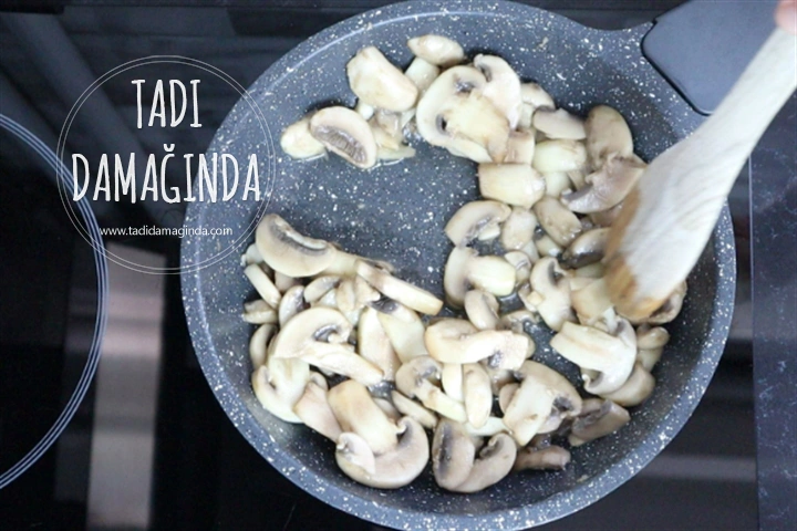 Kaşarlı Sucuklu Mantar