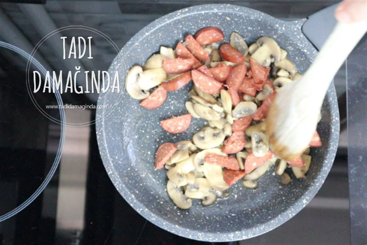 Kaşarlı Sucuklu Mantar