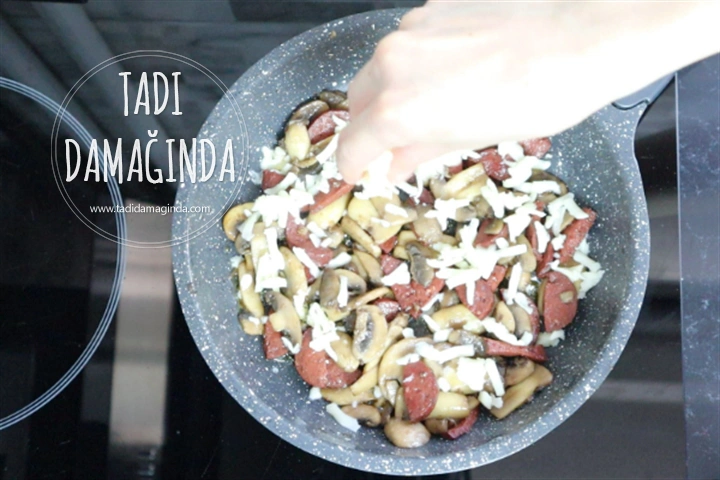 Kaşarlı Sucuklu Mantar