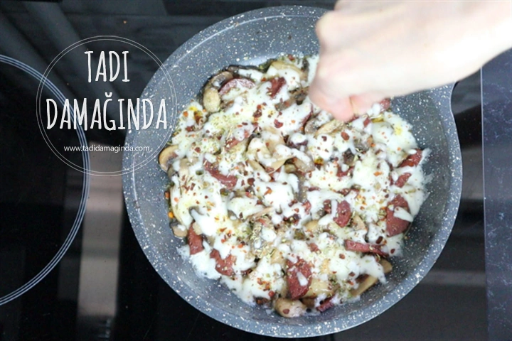 Kaşarlı Sucuklu Mantar