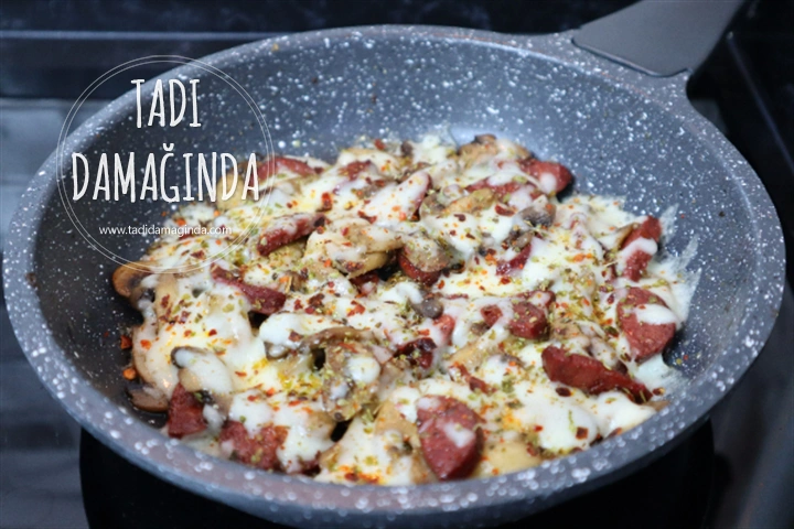 Kaşarlı Sucuklu Mantar