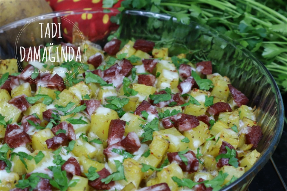 Fırında Sucuklu Patates