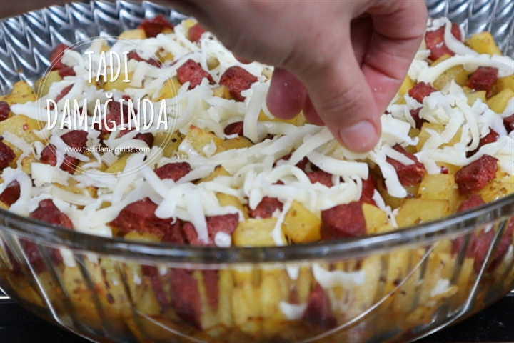 Fırında Sucuklu Patates