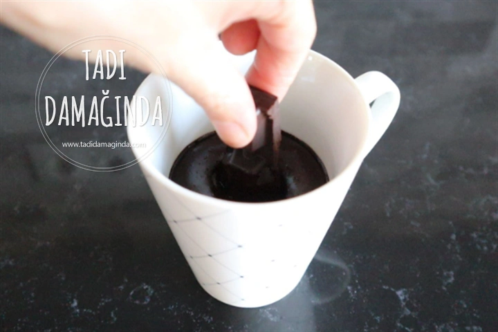 1 Dakikada Mikrodalgada Sufle Tadında Yumurtasız Kek