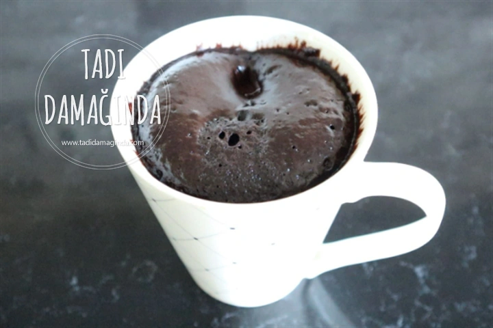 1 Dakikada Mikrodalgada Sufle Tadında Yumurtasız Kek