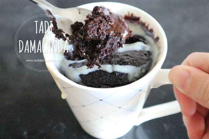 1 Dakikada Mikrodalgada Sufle Tadında Yumurtasız Kek