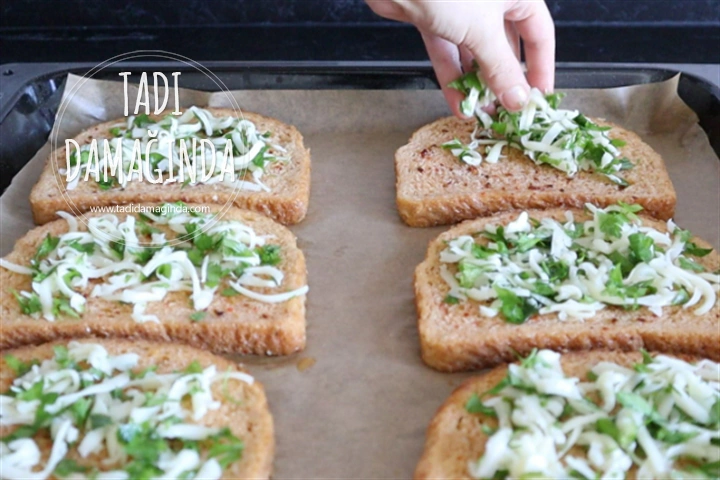 Fırında Yumurtalı Kaşarlı Ekmek