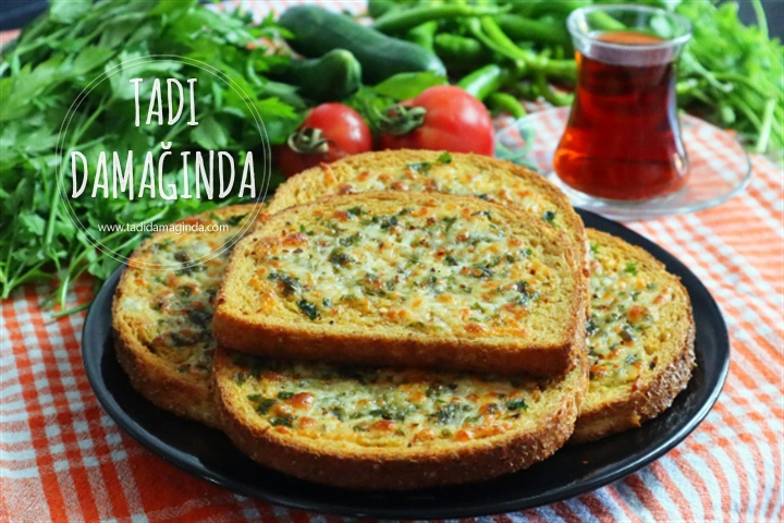 Fırında Yumurtalı Kaşarlı Ekmek
