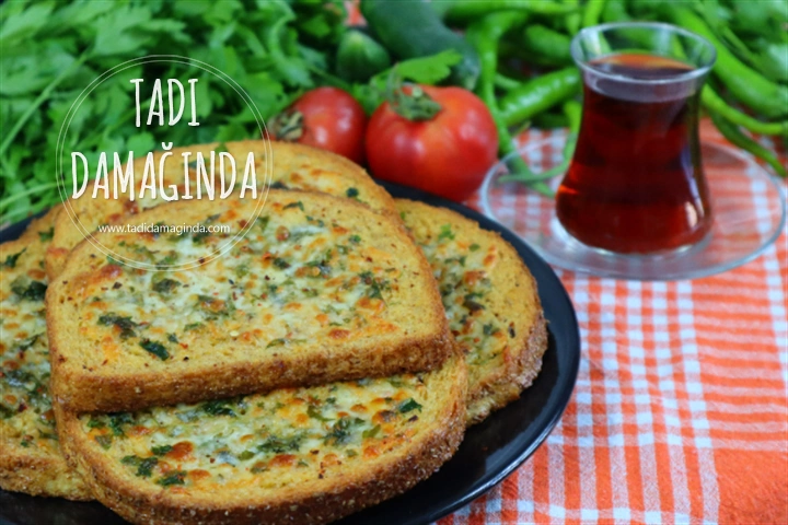 Fırında Yumurtalı Kaşarlı Ekmek