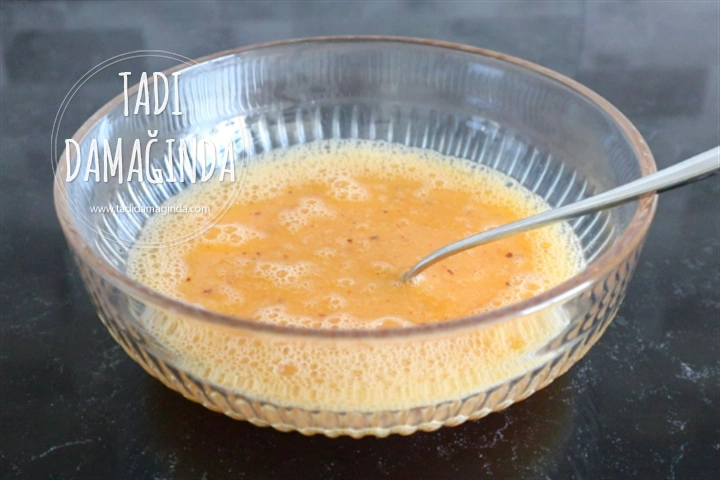 Fırında Yumurtalı Kaşarlı Ekmek