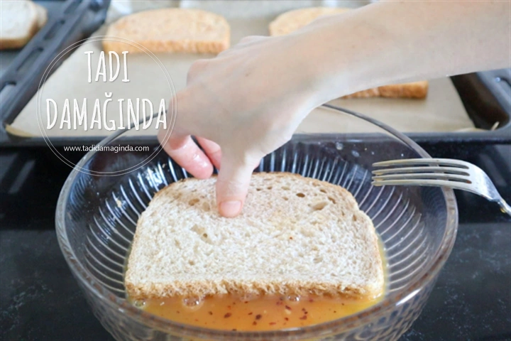 Fırında Yumurtalı Kaşarlı Ekmek