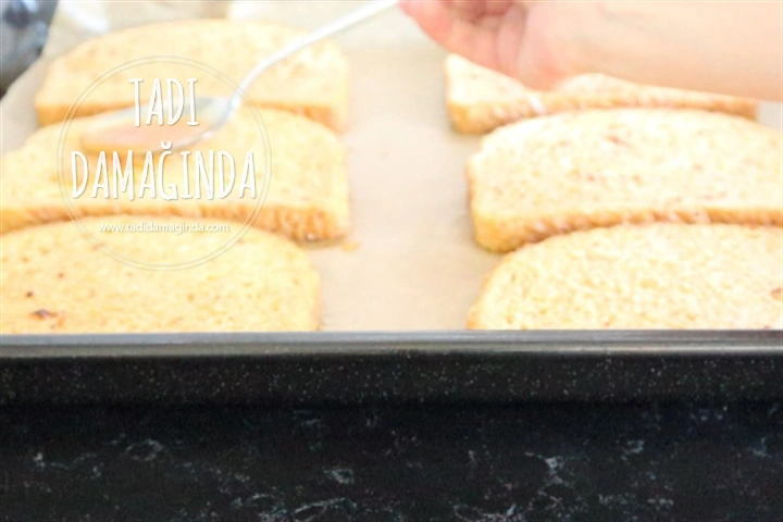 Fırında Yumurtalı Kaşarlı Ekmek