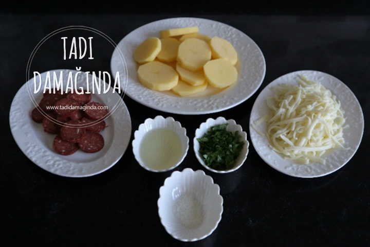 Sucuklu Kaşarlı Patates Dilimleri