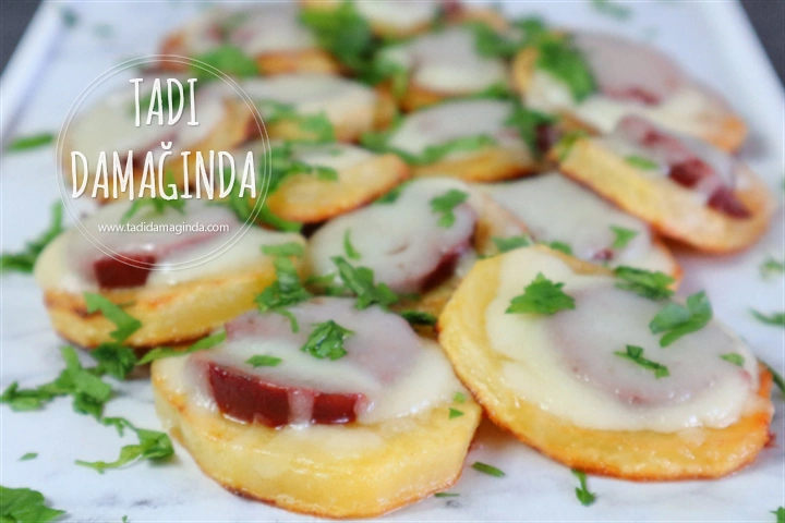 Sucuklu Kaşarlı Patates Dilimleri